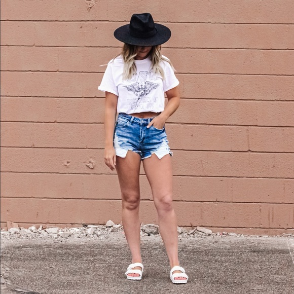 Free Spirit Graphic Tee - Picture 6 of 7